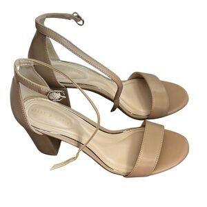 Kelly & Katie Beige Tan/off white Block Heels size 7.5